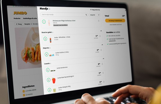 Laptop met Jumbo website in beeld voor online bestellen boodschappen