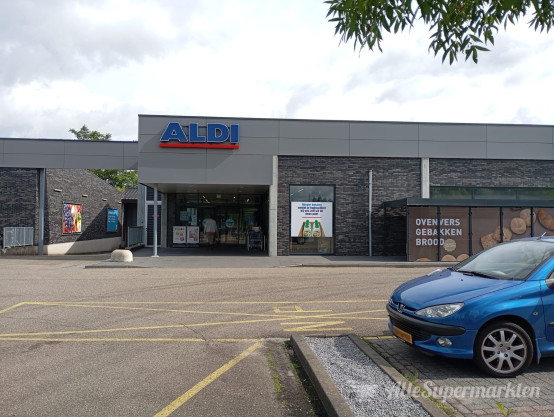 Hoofdingang van de Aldi Baarlo (LB) Diepenbroeklaan